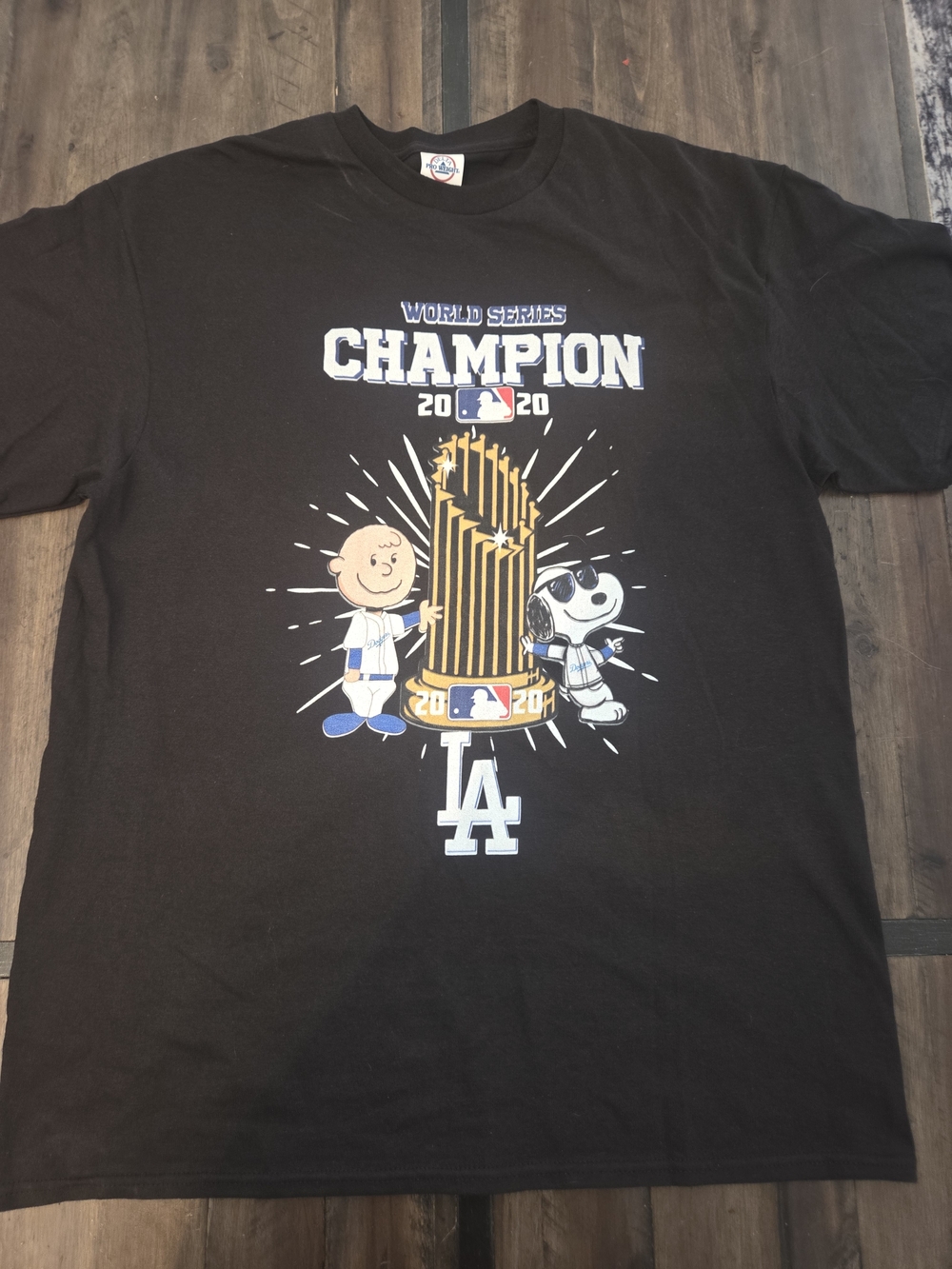 LA Dodgers 2020 World Series Champions Peanuts Snoopy Charlie Brown Shirt Large